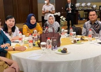 Kepala Badan Perencanaan Pembangunan Daerah Labuhanbatu Hobbol Z.Rangkuti (kanan) saat hadir pada kegiatan tersebut. 