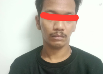  (Taslab News/Dzulfadli Tambunan)  Terduga pelaku beserta barang bukti diamankan di Mapolres Sibolga.