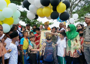 Anak-anak Bermain Bersama Bupati Asahan dan Kak Seto