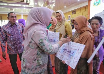 TP PKK Asahan Juara II Merangkai Bunga Peringatan Hari Kartini Provsu Tahun 2023