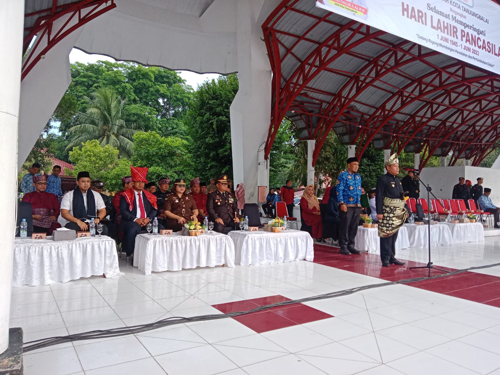 Mantap, Hargai Budaya Melayu, Walikota Tanjungbalai Pakai Teluk Belanga saat Peringati Hari Lahir Pancasila