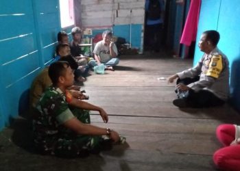Babinsa Bersama Bhabinkamtibmas & Kepling Anjangsana ke Rumah Warga
