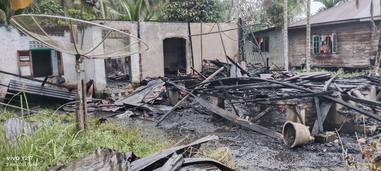 Istri Baru Melahirkan, Rumah Milik Hendra Warga Sei Kepayang Timur Ludes Terbakar