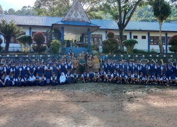 Jadi Irup di SMPN 1 Sitahuis, Babinsa Tanamkan Wasbang ke Pelajar