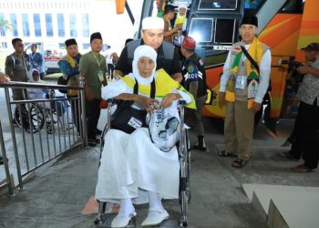 Bupati Labuhanbatu Utara, Hendriyanto Sitorus melepas calhaj dari Labura. 