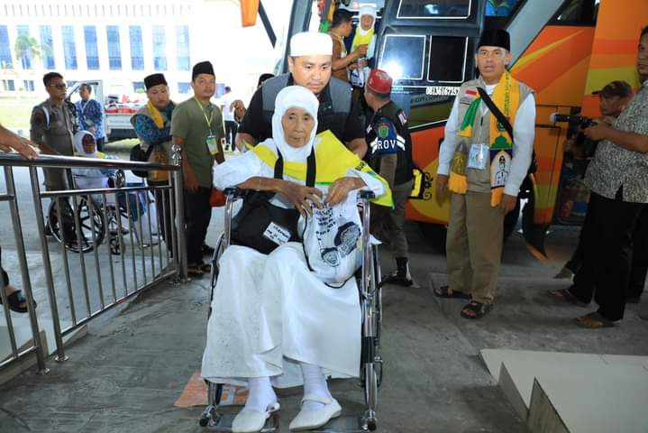 Bupati Labuhanbatu Utara, Hendriyanto Sitorus melepas calhaj dari Labura.