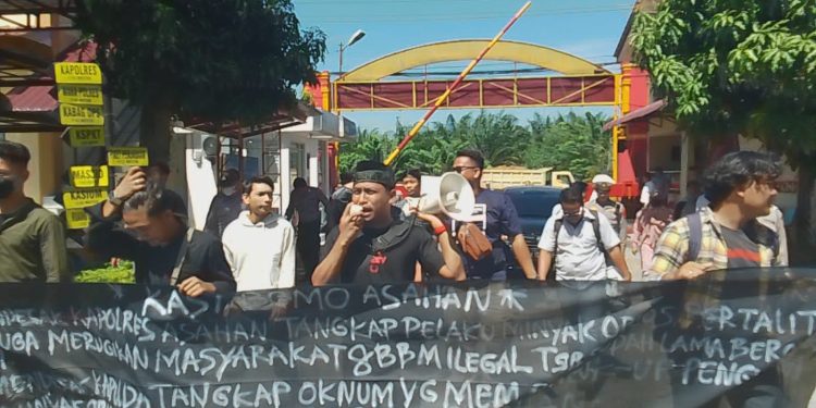 Mahasiswa Demo Polres Asahan Minta Mafia BBM di Asahan dan Tanjungbalai Ditangkap