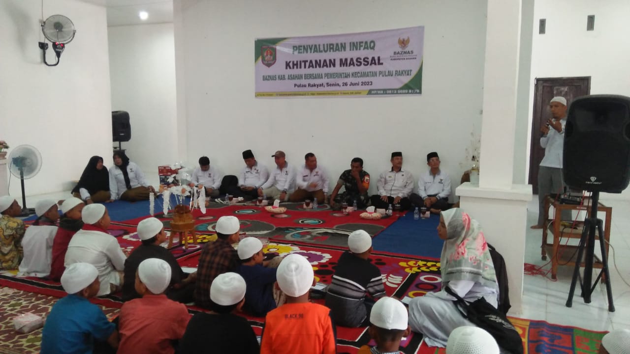 BAZNAS Asahan Khitan 50 Anak di  Pulau Rakyat 