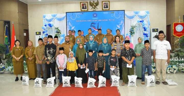 Sekda Labura, H.M Suib dan Ketua TP. PKK Ny. dr. Rama Dhona Hendriyanto Sitorus M.Ked(Ped), Sp.A menghadiri Hari Kesatuan Gerak PKK ke-51.