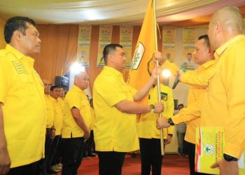 Musa Rajekshah melantik Hendriyanto Sitorus menjadi Ketua DPD Golkar Kabupaten Labuhanbatu Utara, Selasa (8/8/2023). 