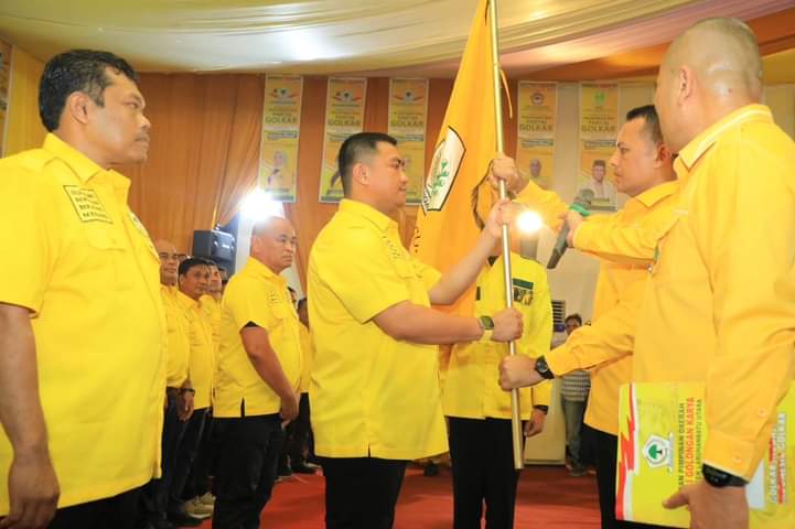 Musa Rajekshah melantik Hendriyanto Sitorus menjadi Ketua DPD Golkar Kabupaten Labuhanbatu Utara, Selasa (8/8/2023).