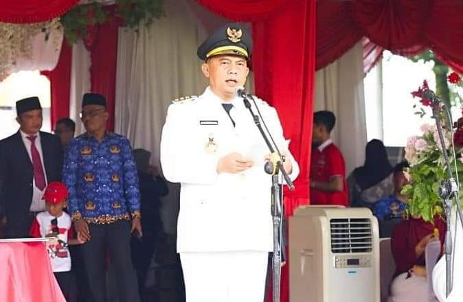 Bupati Labuhanbatu H Erik Adtrada Ritonga