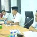 Asisten ll Bidang Perekonomian dan Pembangunan Setdakab Labuhanbatu Drs. Ikramsyah Putra Nasution (tengah).