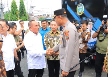 Kapolres Labuhanbatu AKBP James H Hutajulu saat menyambut kedatangan Gubernur Sumatera Utara Edy Rahmayadi.