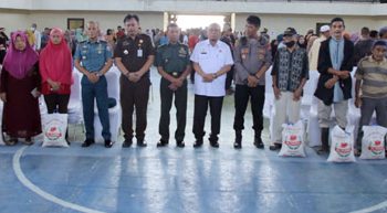 1.000 Kaum Dhuafa Terima Beras Bantuan Pemkab Asahan