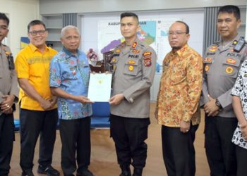 Bangun Polsubsektor Aek Kuasan, Bupati Asahan Serahkan Sertifikat Tanah ke Polres Asahan