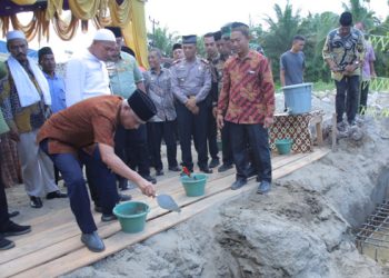 Peletakan Batu Pertama Bupati dan Wakil Bupati Asahan Simbol Mulai Pembangunan Masjid
