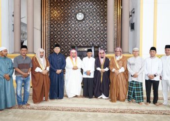 Bupati Asahan H. Surya, BSc Sholat Ied di Masjid Agung H Achmad Bakrie Kisaran