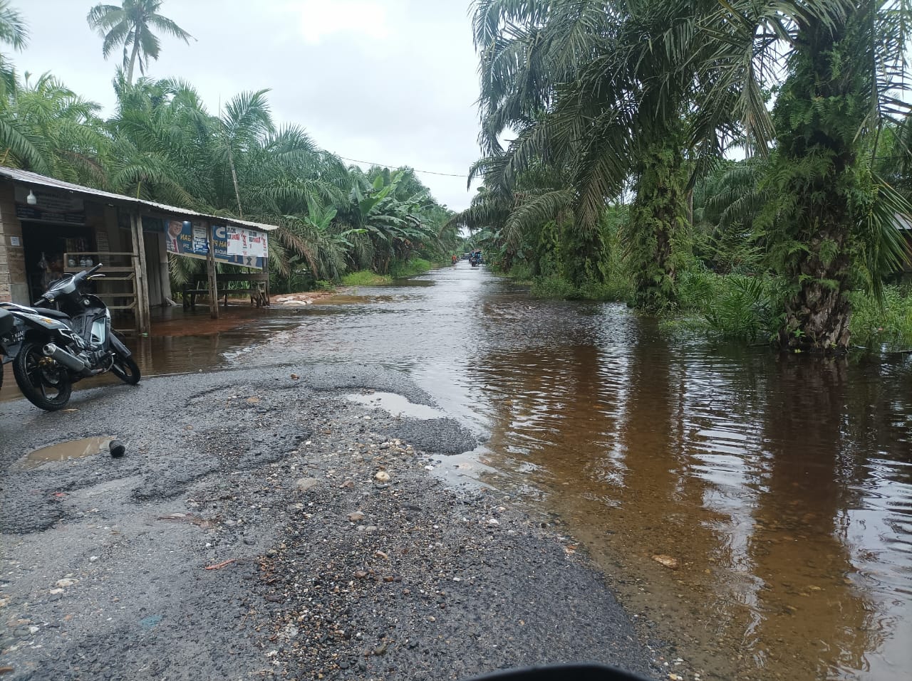 Pemukiman warga terancam air