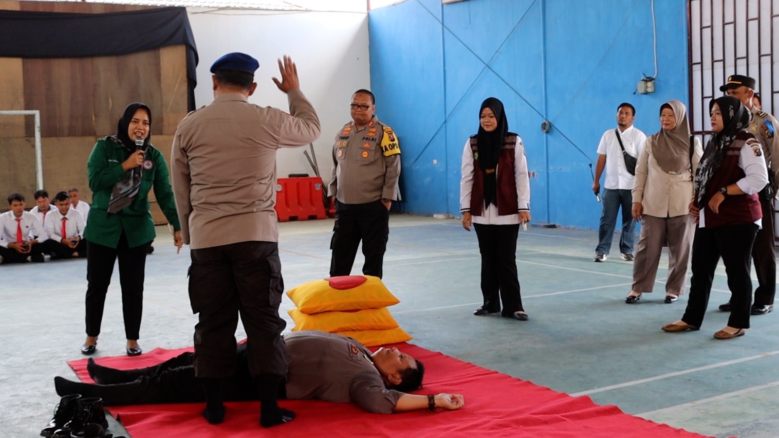 Latihan Personel Polres Tanjungbalai menolong orang sakit jantung dan tenggelam.
