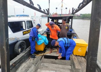 Tim Regu IV Sat Polairud Polres Tanjungbalai Cegat Kapal Tanpa Nama