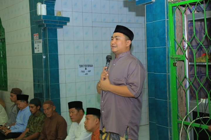 Bupati Hendriyanto safari subuh berjamaah di Masjid Nurul Huda, Dusun Kampung Baru Barat, Desa Sukarame, Kecamatan Kualuh Hulu, Jumat (6/10/2023).