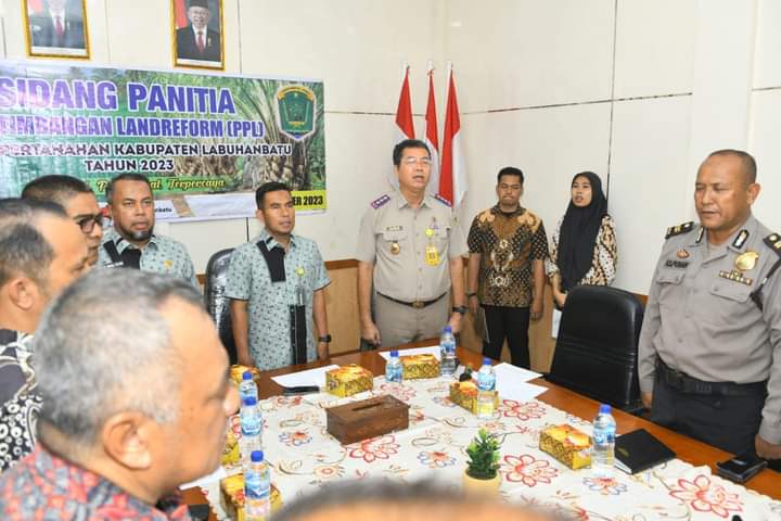 Wakil Bupati Labura, H. Samsul Tanjung, menghadiri Rapat Sidang Panitia Pertimbangan Landreform pada, Kamis (5/10/2023), di Kantor BPN Labuhanbatu, Rantau Prapat.