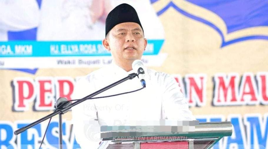 Bupati Labuhanbatu H Erik Adtrada Ritonga.
