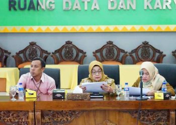 Wakil Bupati Labuhanbatu Hj Ellya Rosa Siregar (tengah). 