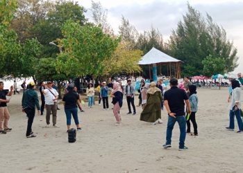 Hanya Rp20 Ribu, Nikmati Bersantai di Batu Hoda Beach Samosir