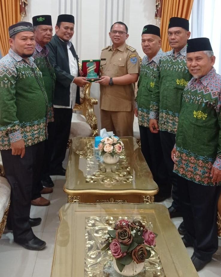 Pengurus NU Labuhanbatu, saat bersilaturrahmi kepada Bupati Labuhanbatu.