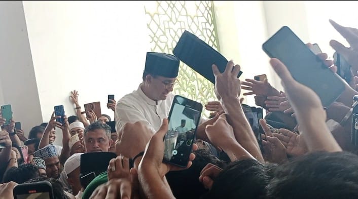 Teriakan Anis Presiden Menggelar Usai Sholat Jumaat, di Masjid H Ahmad Bakrie Asahan 
