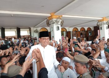 Teriakan Anis Presiden Menggelar Usai Sholat Jumaat, di Masjid H Ahmad Bakrie Asahan 