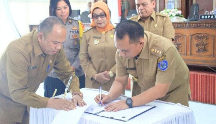 Bupati Labuhanbatu Hadiri Paripurna Ranperda APBD TA 2024
