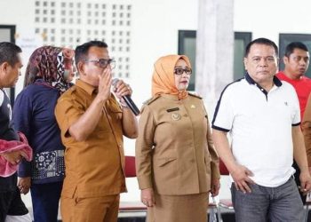 Wakil Bupati Labuhanbatu Hj Ellya Rosa Siregar (tengah). 