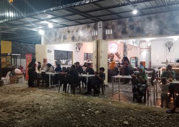 Kades Serdang, Asahan Hadiri Grand Opening RM Anugrah Cafe