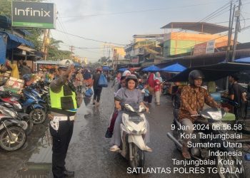 Personel Polres Tanjungbalai Atur Arus Lalulintas 