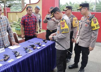 Kapolres Asahan Cek Senpi Personilnya 