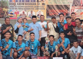 Tim Swiss Juara 1 Turnamen Volly Piala Abdul Karim Hasibuan