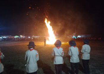 Cahaya Api Unggun Sinari Malam Penutupan Perkemahan Pengembaraan.(BAPANTRI) 2024