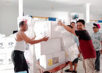 KPU Asahan Distribusikan Logistik Pemilu 2024 ke Kecamatan Meranti 