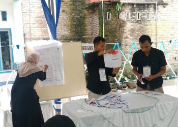 Lakukan Perhitungan Suara, Petugas TPS di Meranti Asahan Lembur