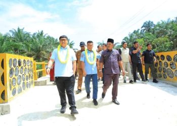 Resmikan Jembatan di Pangujungan, Bupati Hendriyanto : Semoga Permudah Aksesibilitas Masyarakat