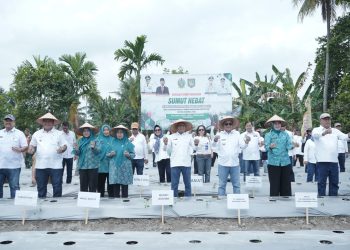 Bupati Asahan Dampingi Pj Gubernur Sumatera Utara Tanam Cabai di Desa Serdang