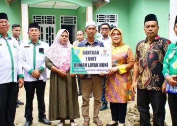 Plt Bupati Labuhanbatu Serahkan Kunci Rumah Layak Huni Kepada Warga
