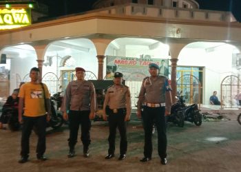 Personel Polres Tanjungbalai Laksanakan Pengamanan di Beberapa Masjid