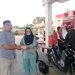 SPBU Kampung Duren Bagi-Bagi Takjil Untuk Konsumen