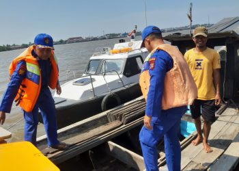 Personel Sat Polairud Polres Tanjungbalai Sisir Tangkahan Sepanjang Perairan