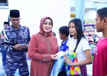 Plt Bupati Labuhanbatu Bagikan Takjil Dalam HUT Ke-19 Lanal Tanjung Balai Asahan