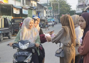 Mahasiswa Hukum UNA Berbagi Takjil